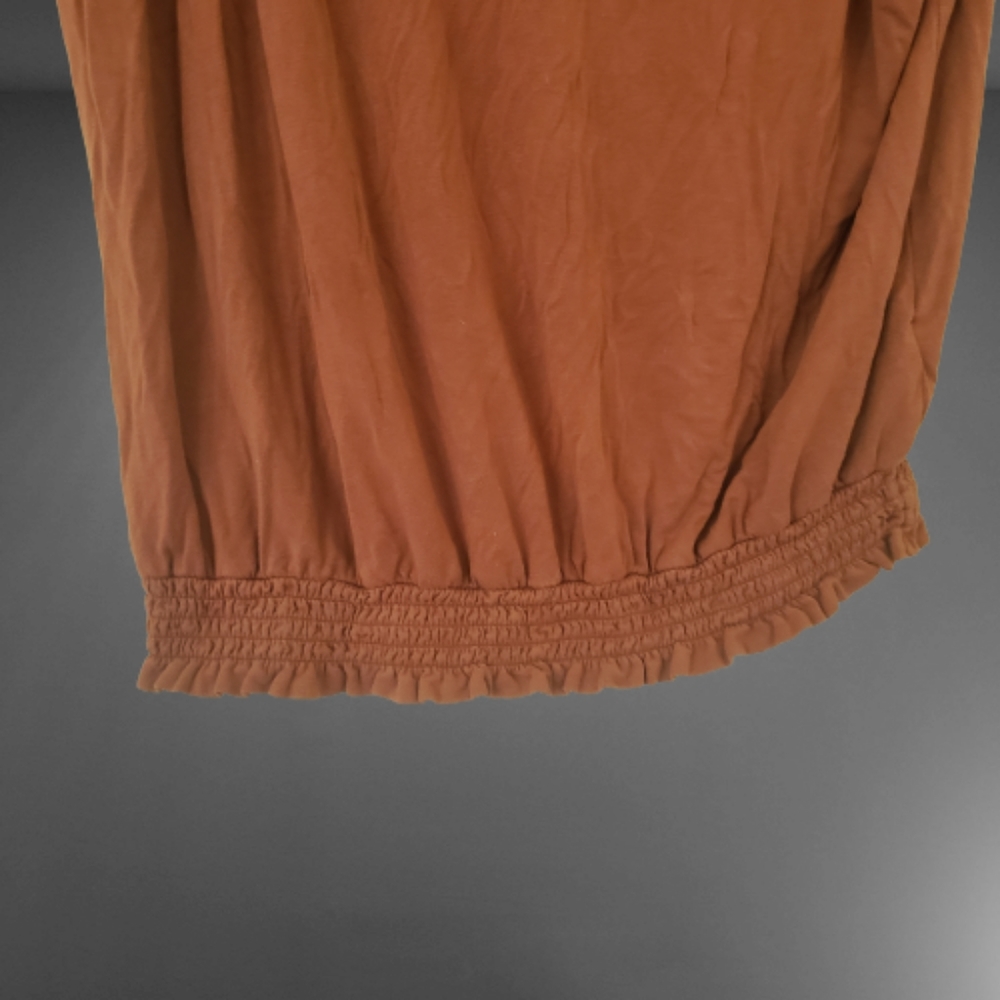 Cute rust colored blouse - Picture 3 of 5